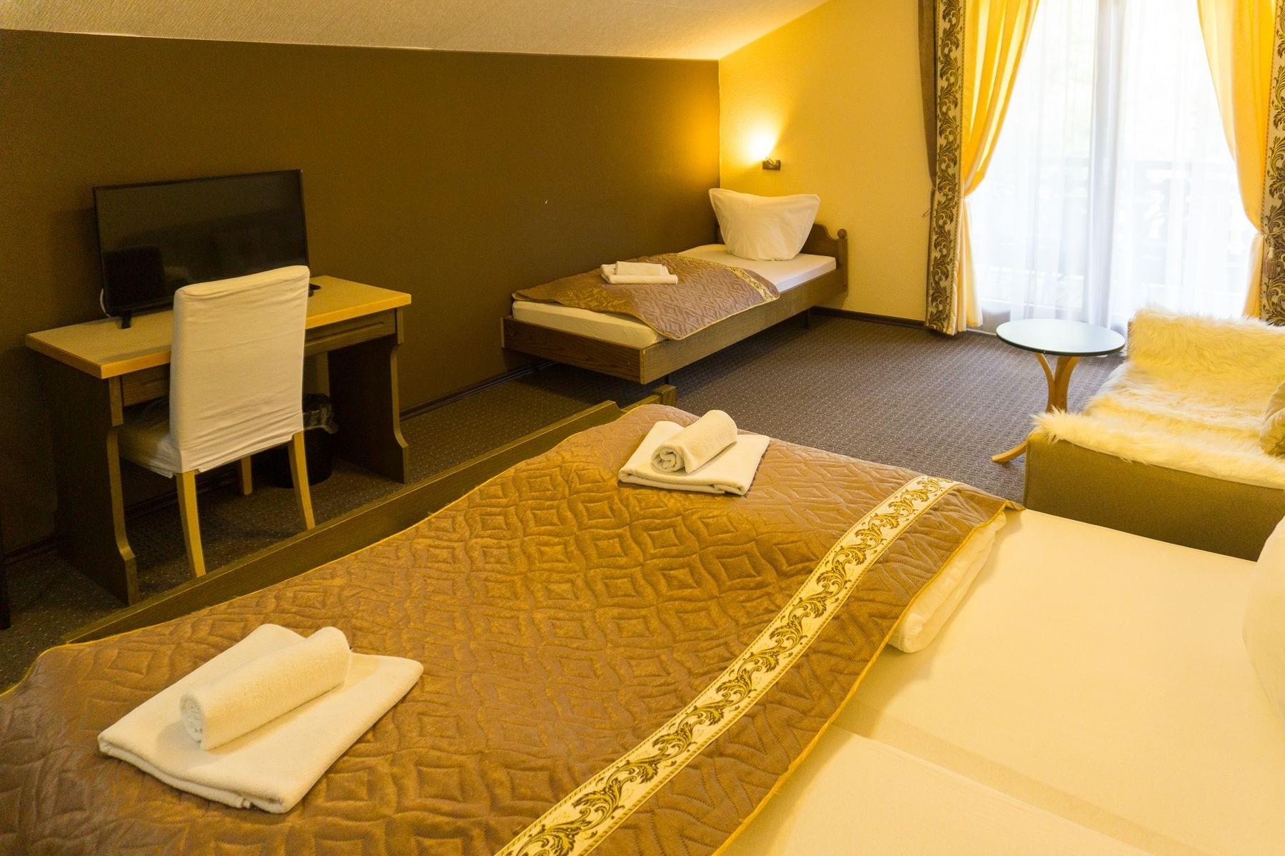 Kraehenbad Hotel Альпирсбах Экстерьер фото