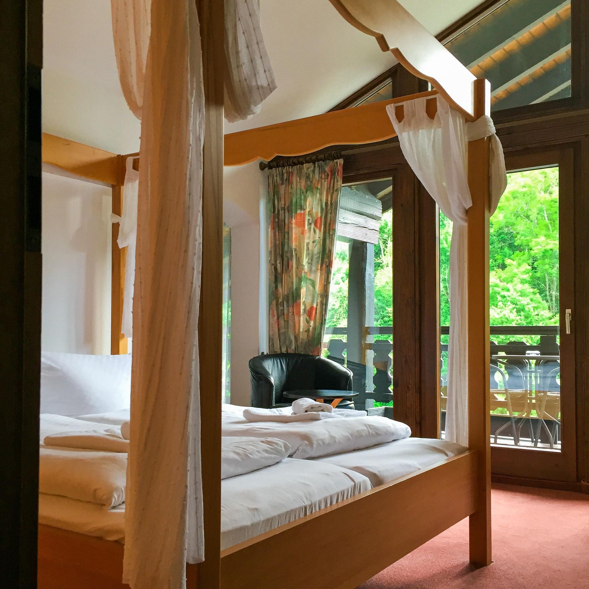 Kraehenbad Hotel Альпирсбах Экстерьер фото