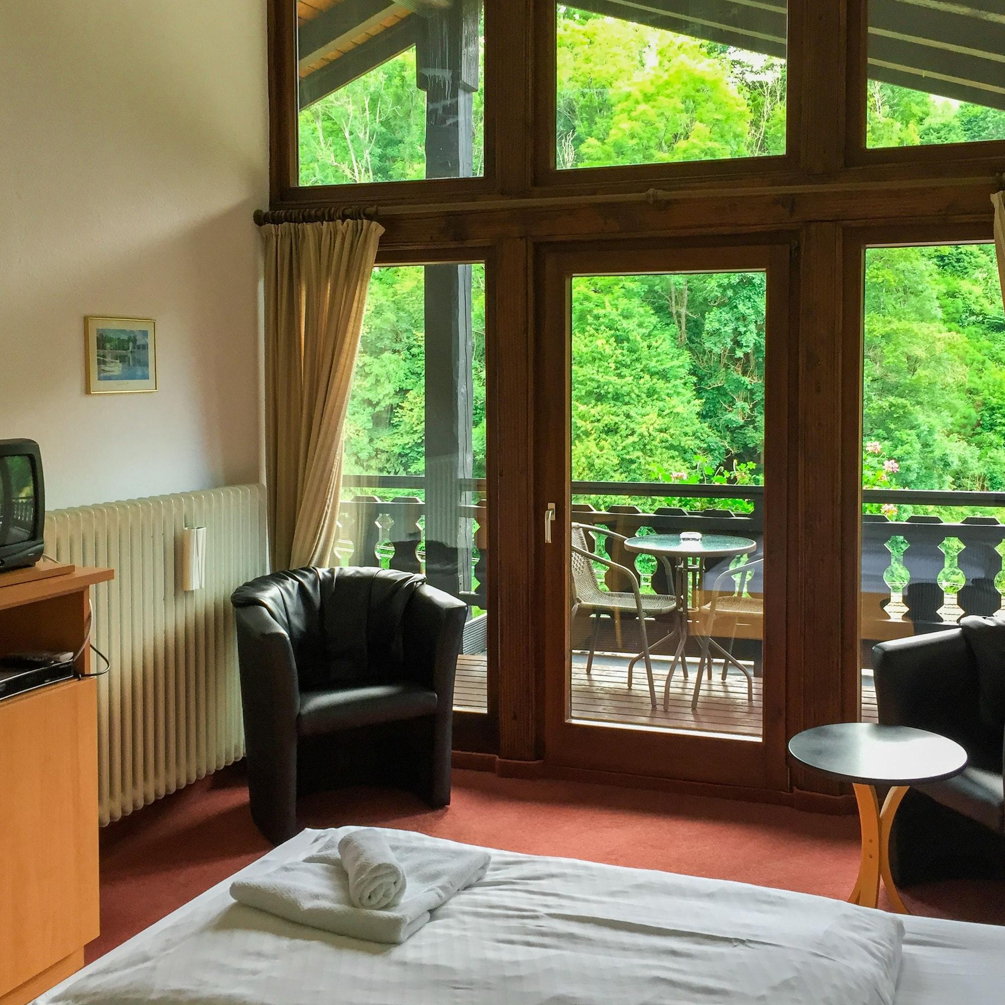 Kraehenbad Hotel Альпирсбах Экстерьер фото