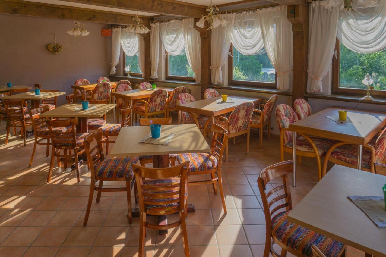 Kraehenbad Hotel Альпирсбах Экстерьер фото
